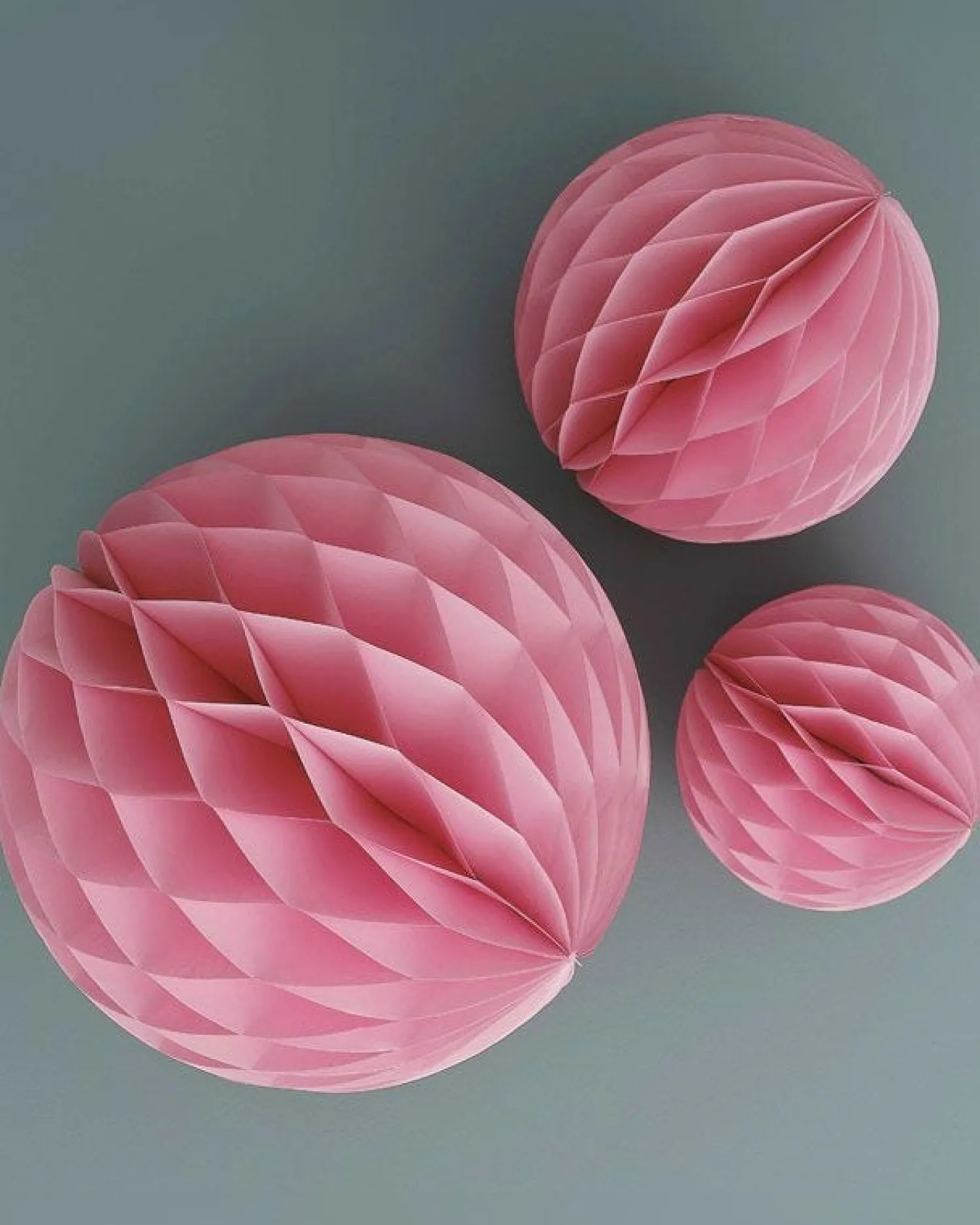 Light Pink Paper Honeycomb Hanging Decorations (3Pk)<Party Delights Hot