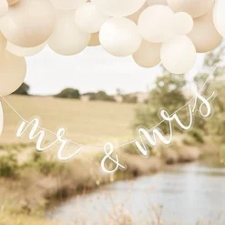 Party Delights Mr & Mrs Acrylic Bunting< Bunting